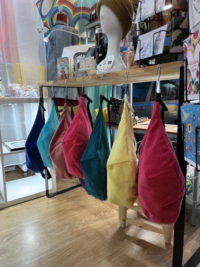 Sacs banane en tissu coloré, créations du Panda Volant